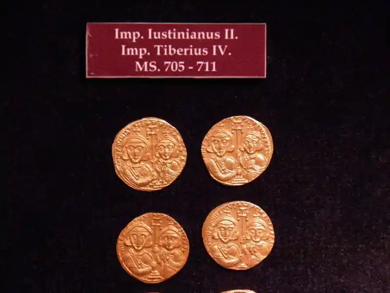 Different crosses on Byzantine coins